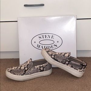 Steve Madden Snakeskin Gills